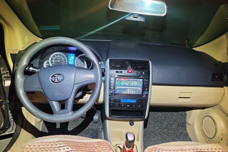 Used BAIC E Series 2012 Hatchback 1.5L Manual Leshang Version Center Console