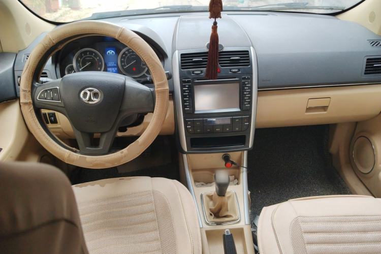 Used BAIC E Series 2012 Hatchback 1.5L Manual Leshang Version Center Console