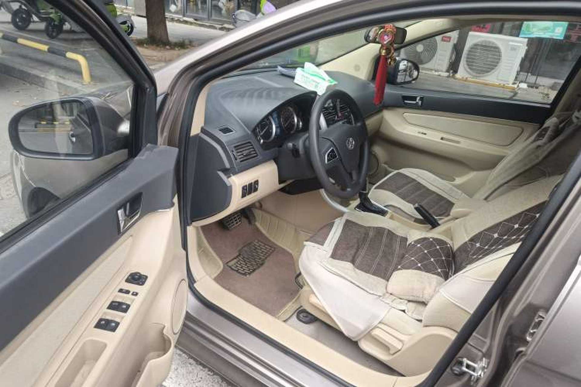 Used BAIC E Series 2012 Hatchback 1.5L Automatic Leshang Version Driver Seat