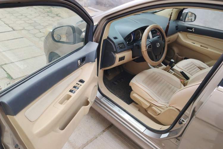Used BAIC E Series 2012 Hatchback 1.5L Manual Leshang Version Driver Seat