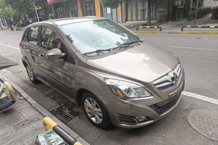 Used BAIC E Series 2012 Hatchback 1.5L Automatic Leshang Version Front Right 45 Deg