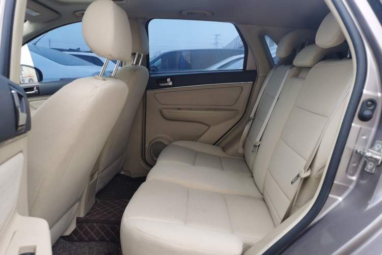 Used BAIC E Series 2012 Hatchback 1.5L Automatic Leshang Version Interior 1