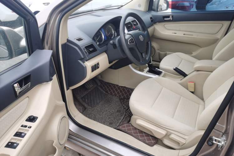 Used BAIC E Series 2012 Hatchback 1.5L Automatic Leshang Version Interior 2