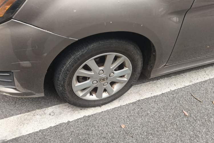 Used BAIC E Series 2012 Hatchback 1.5L Automatic Leshang Version Left Front Wheel Hub