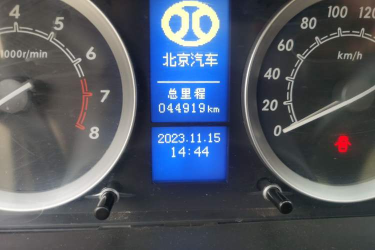 Used BAIC E Series 2012 Hatchback 1.5L Automatic Leshang Version Odometer Close Up