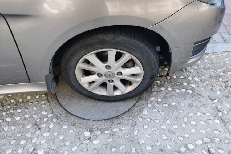 Used BAIC E Series 2012 Hatchback 1.5L Automatic Leshang Version Right Front Wheel Hub