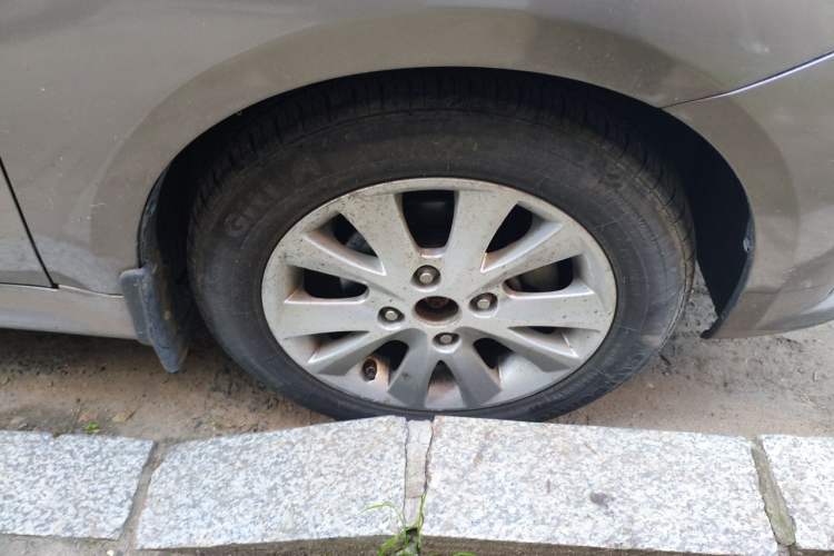 Used BAIC E Series 2012 Hatchback 1.5L Automatic Leshang Version Right Front Wheel Hub