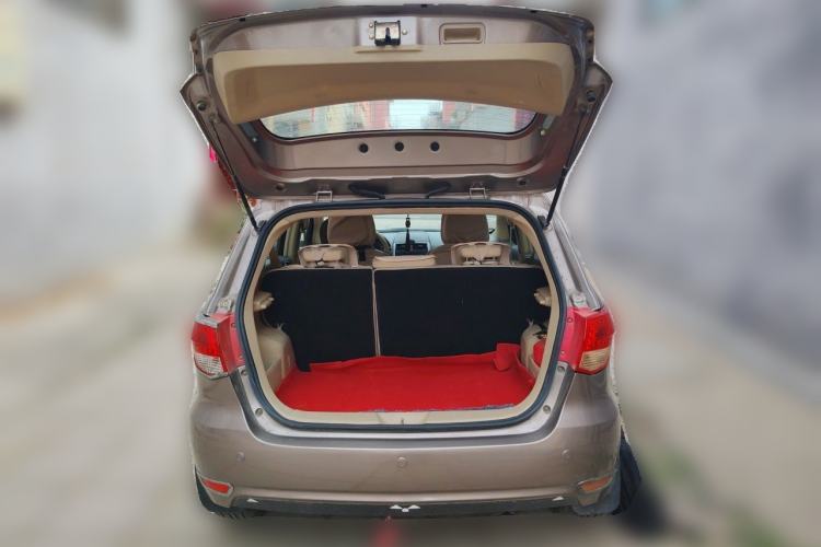 Used BAIC E Series 2012 Hatchback 1.5L Manual Leshang Version Trunk