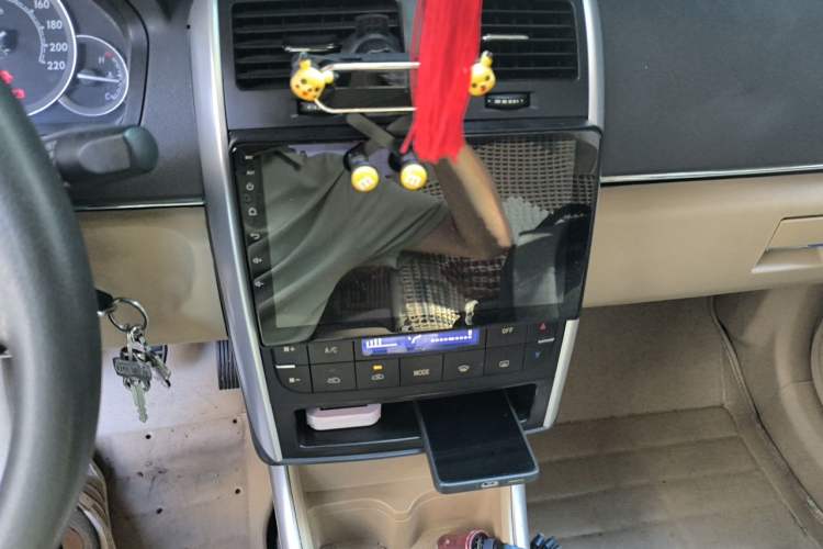 Used BAIC E Series 2013 Sedan 1.3L Manual Special Offer Edition Audio And AC Panel