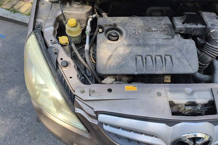 Used BAIC E Series 2013 Sedan 1.3L Manual Special Offer Edition Engine Bay Right