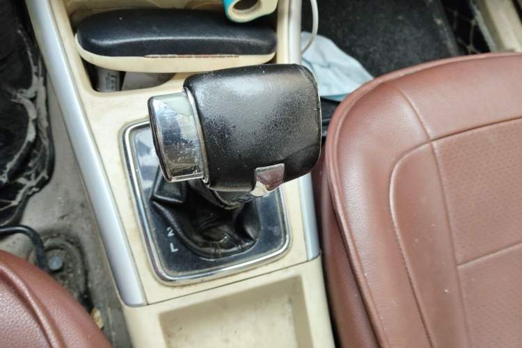 Used BAIC E Series 2013 Sedan 1.5L Automatic Leshang Edition Gear Lever