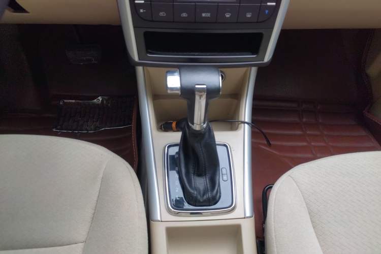 Used BAIC E Series 2013 Hatchback 1.5L Automatic Lotte Edition Interior 6