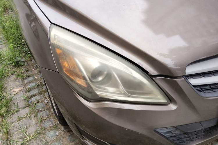 Used BAIC E Series 2013 Sedan 1.5L Automatic Leshang Edition Right Front Headlight