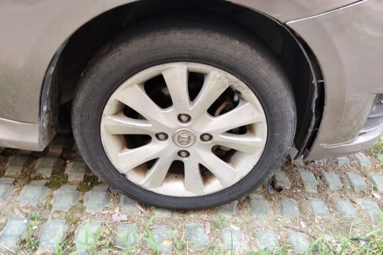 Used BAIC E Series 2013 Sedan 1.5L Automatic Leshang Edition Right Front Wheel Hub