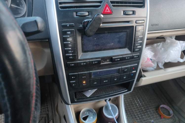 Used BAIC E Series 2013 Sedan 1.5L Manual Lotte Edition Audio And AC Panel