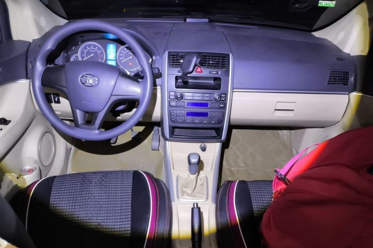 Used BAIC E Series 2013 Sedan 1.3L Manual Joy Edition Center Console