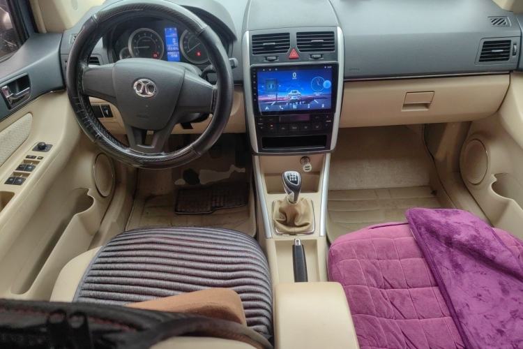 Used BAIC E Series 2013 Hatchback 1.5L Manual Lotte Edition Center Console