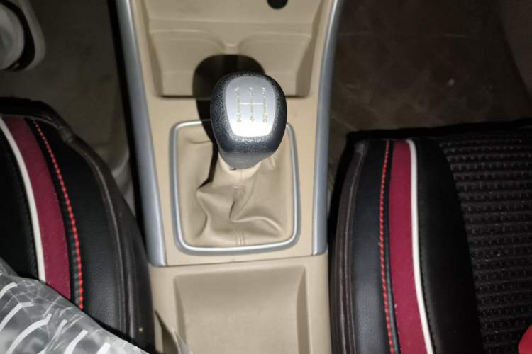 Used BAIC E Series 2013 Sedan 1.3L Manual Joy Edition Gear Lever