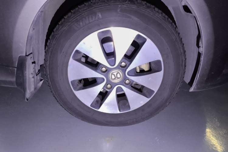 Used BAIC E Series 2013 Sedan 1.3L Manual Joy Edition Right Front Wheel Hub