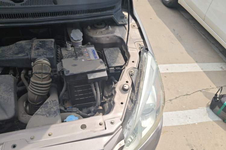 Used BAIC E Series 2013 Sedan 1.3L Manual Special Offer Edition Engine Bay Left
