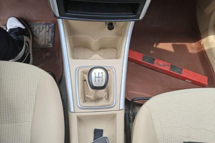 Used BAIC E Series 2013 Sedan 1.3L Manual Special Offer Edition Gear Lever