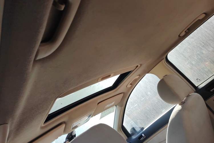 Used BAIC E Series 2013 Sedan 1.5L Manual Leshang Version Headliner