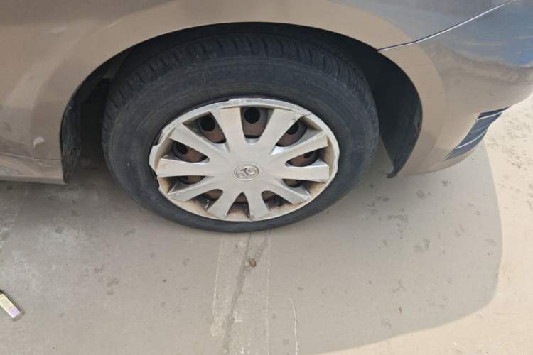 Used BAIC E Series 2013 Sedan 1.3L Manual Special Offer Edition Right Front Wheel Hub