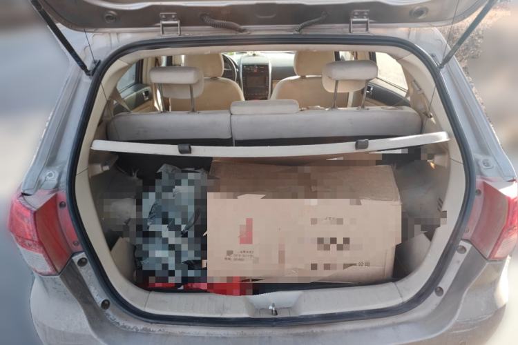 Used BAIC E Series 2013 Sedan 1.5L Manual Leshang Version Trunk