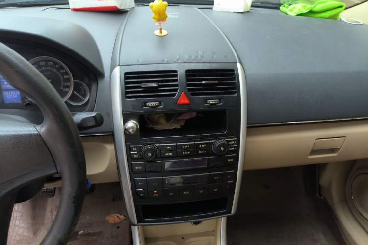 Used BAIC E Series 2013 Sedan 1.3L Manual Special Offer Edition Audio And AC Panel