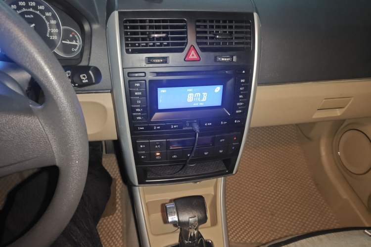 Used BAIC E Series 2013 Hatchback 1.5L Automatic Lotte Edition Audio And AC Panel