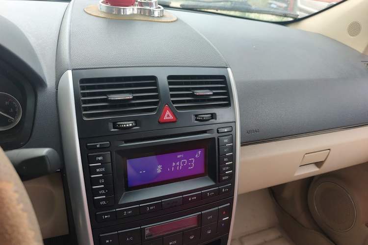 Used BAIC E Series 2013 Sedan 1.5L Manual Lotte Edition Audio And AC Panel