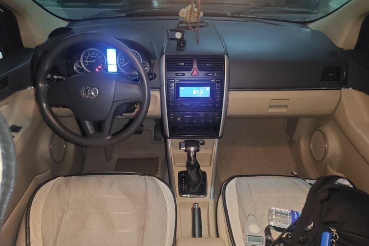 Used BAIC E Series 2013 Hatchback 1.5L Automatic Lotte Edition Center Console