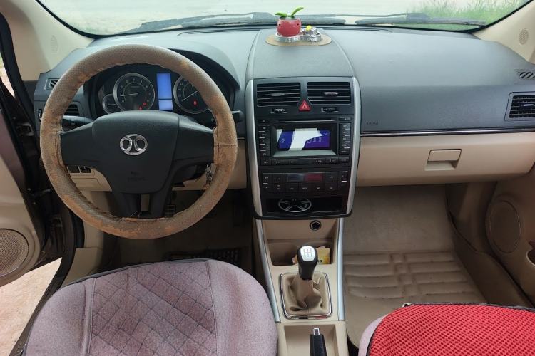 Used BAIC E Series 2013 Sedan 1.5L Manual Lotte Edition Center Console