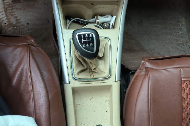 Used BAIC E Series 2013 Sedan 1.3L Manual Special Offer Edition Gear Lever