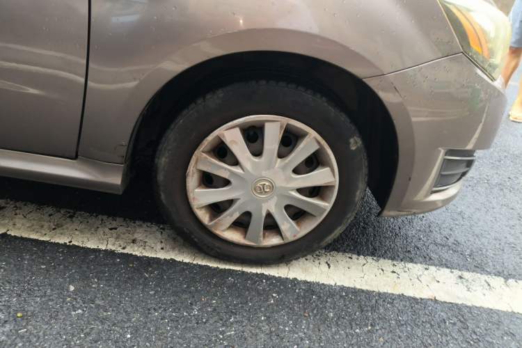 Used BAIC E Series 2013 Sedan 1.3L Manual Special Offer Edition Right Front Wheel Hub