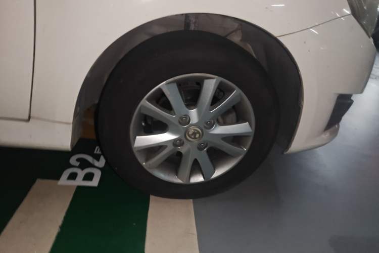 Used BAIC E Series 2013 Hatchback 1.5L Automatic Lotte Edition Right Front Wheel Hub