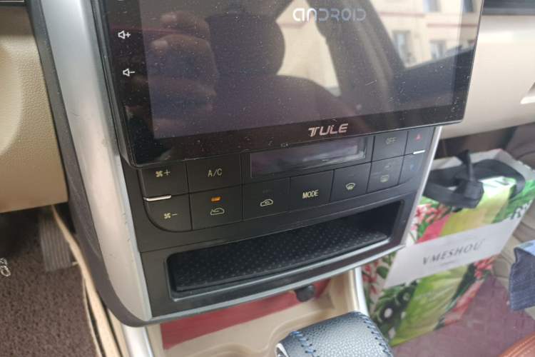 Used BAIC E Series 2013 Sedan 1.5L Automatic Lotte Edition Audio And AC Panel