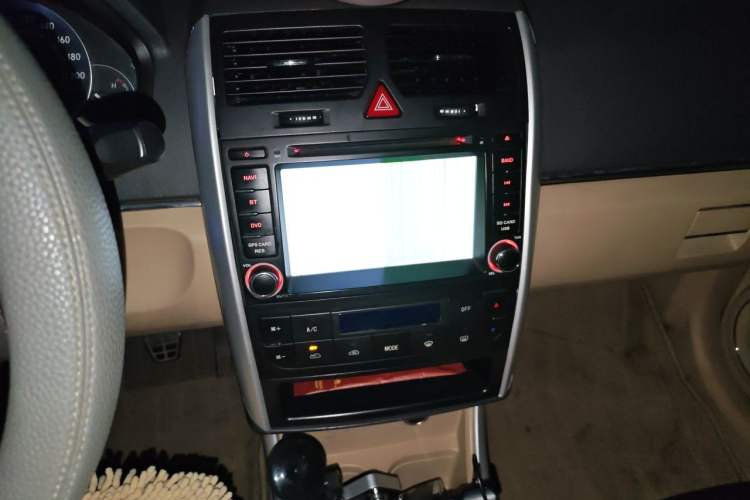 Used BAIC E Series 2013 Sedan 1.3L Manual Special Offer Edition Audio And AC Panel