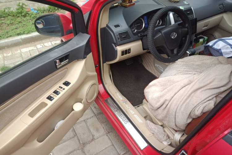 Used BAIC E Series 2013 Sedan 1.5L Automatic Lotte Edition Driver Seat