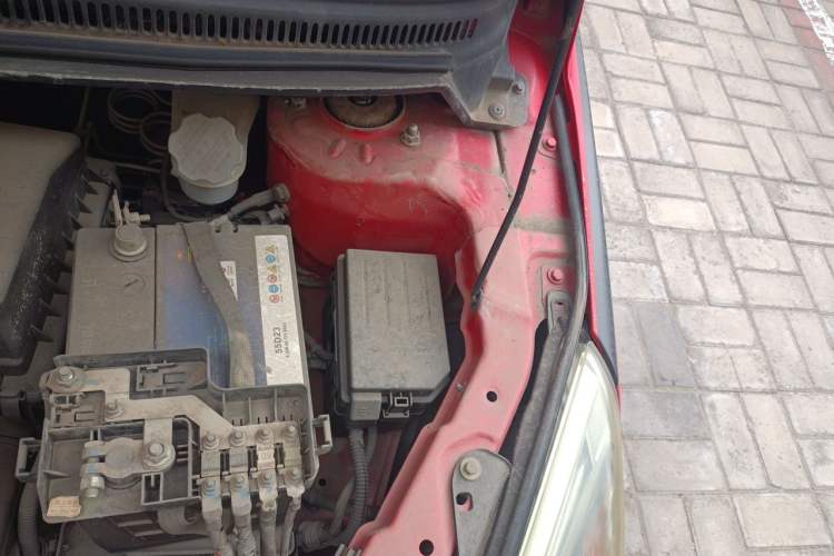 Used BAIC E Series 2013 Sedan 1.5L Automatic Lotte Edition Engine Bay Left