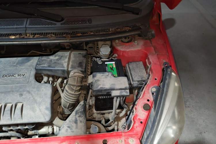 Used BAIC E Series 2013 Sedan 1.3L Manual Special Offer Edition Engine Bay Left