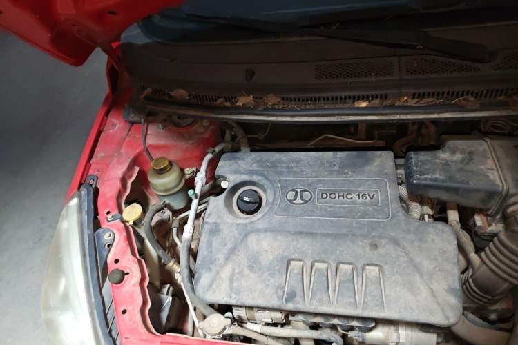 Used BAIC E Series 2013 Sedan 1.3L Manual Special Offer Edition Engine Bay Right