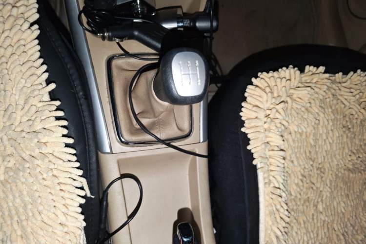 Used BAIC E Series 2013 Sedan 1.3L Manual Special Offer Edition Gear Lever