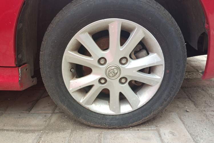 Used BAIC E Series 2013 Sedan 1.5L Automatic Lotte Edition Right Front Wheel Hub