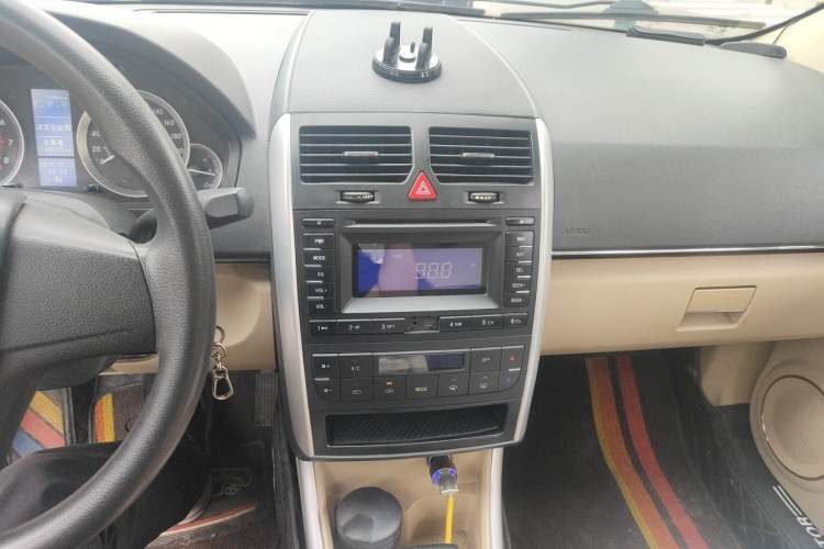 Used BAIC E Series 2013 Sedan 1.5L Automatic Lotte Edition Audio And AC Panel