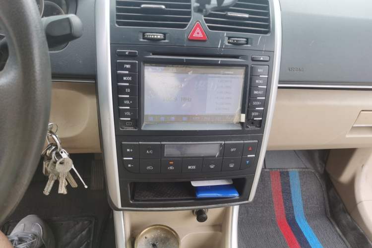 Used BAIC E Series 2013 Sedan 1.5L Manual Leshang Version Audio And AC Panel