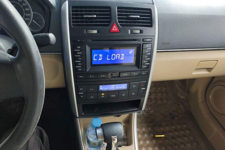 Used BAIC E Series 2013 Sedan 1.5L Automatic Lotte Edition Audio And AC Panel