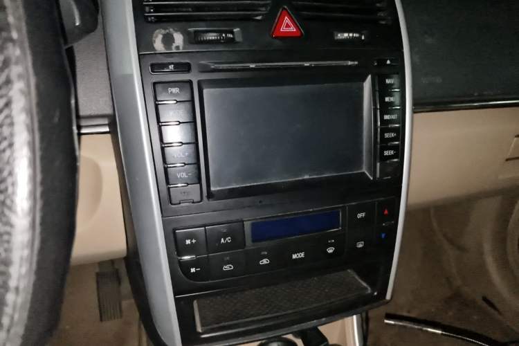 Used BAIC E Series 2013 Hatchback 1.5L Automatic Lotte Edition Audio And AC Panel