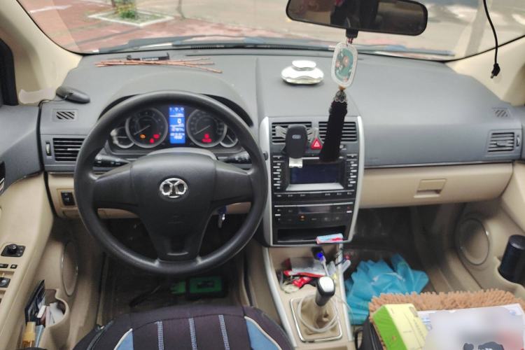Used BAIC E Series 2013 Sedan 1.5L Manual Lotte Edition Center Console