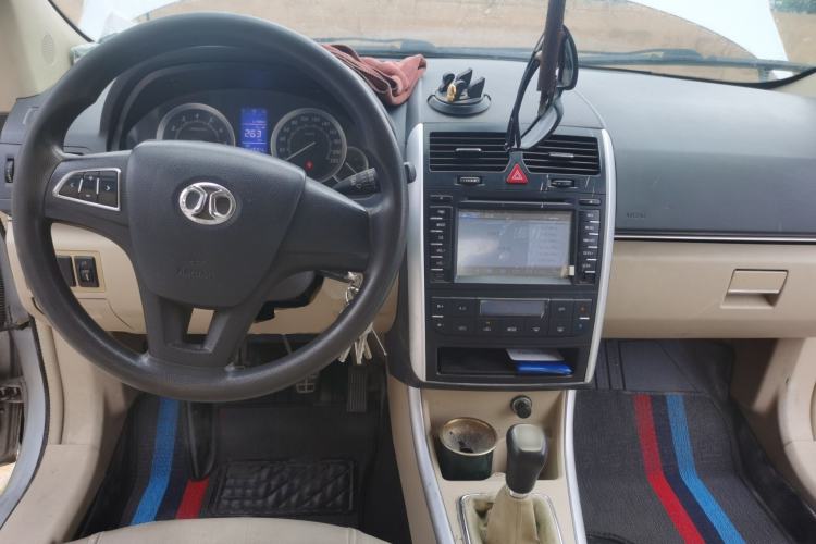 Used BAIC E Series 2013 Sedan 1.5L Manual Leshang Version Center Console